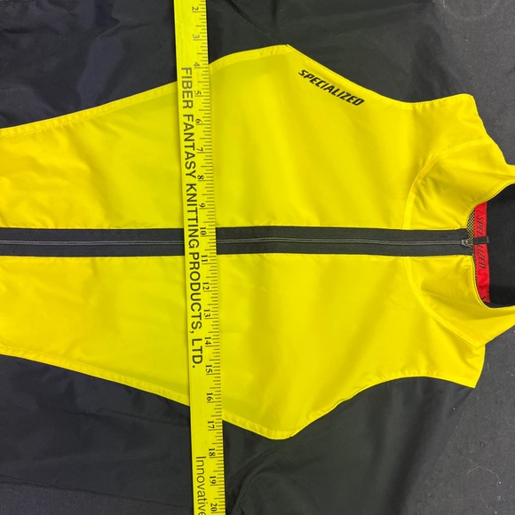 Specialized cycling rain/wind jacket. - Picture 7 of 11